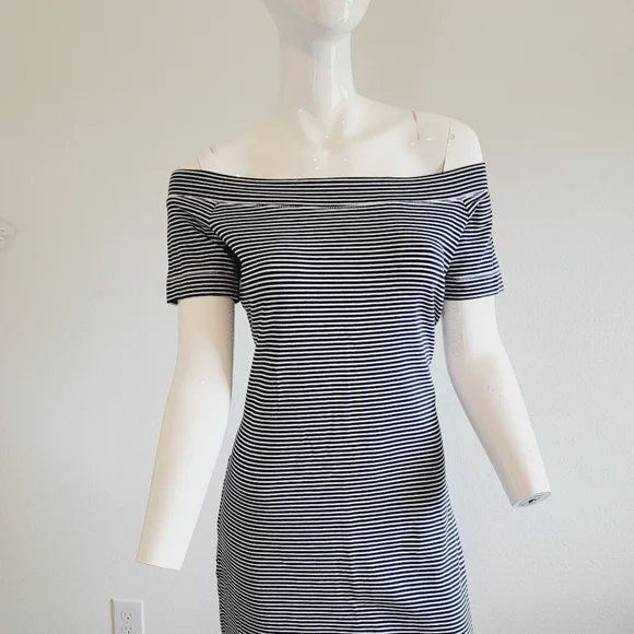 H&M Striped Off The Shoulder Bodycon Knee Length Dress Navy Blue White Sz M - Picture 5 of 8